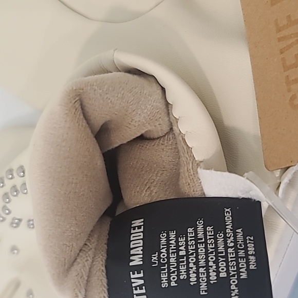 Gloves - Picture 4 of 6